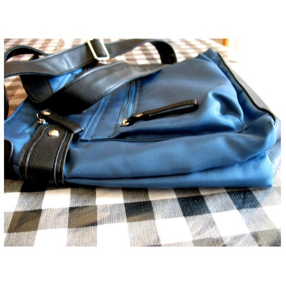 Roots crossbody bag, Almost new! - Picture 5 of 13